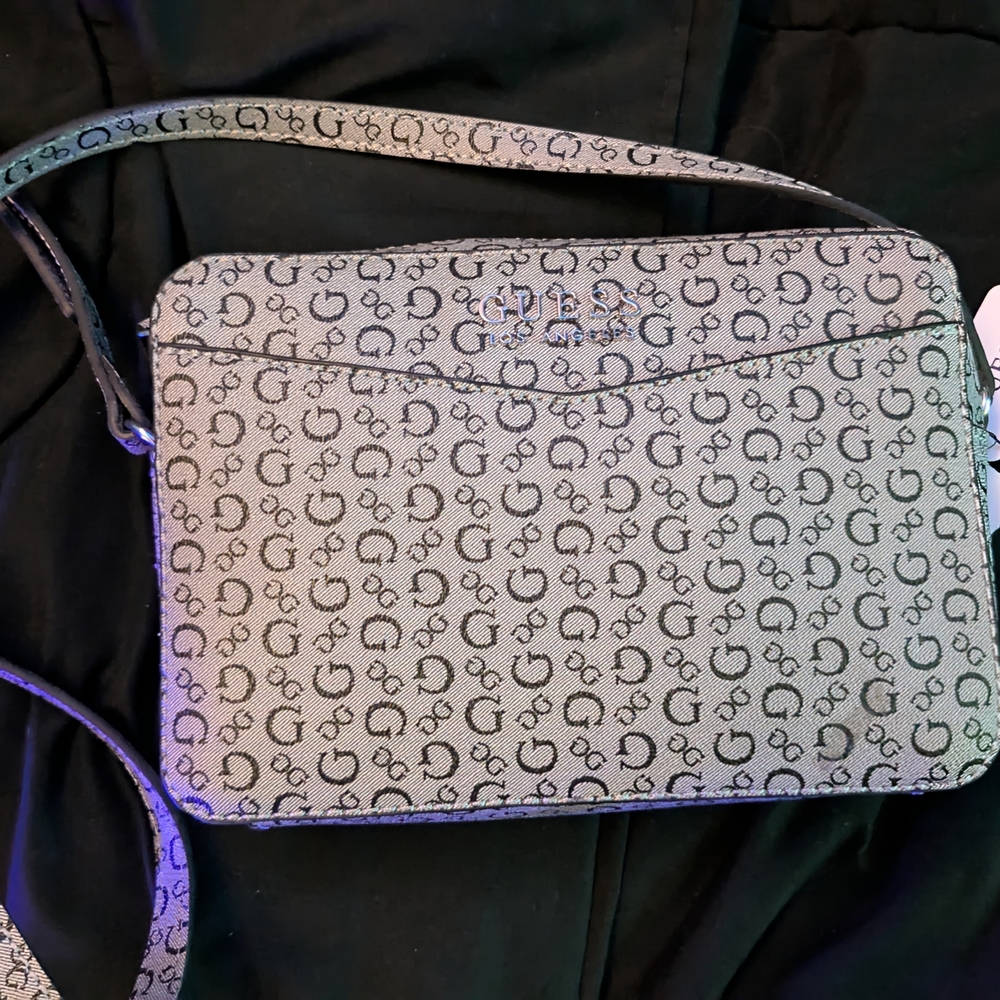 SOLD💢Guess? NWT Logo Black/ Gray Crossbody Bag